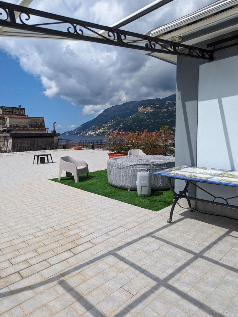 Piccolo Appartamento Con Grande Terrazzo Panoramico 마이오리 외부 사진