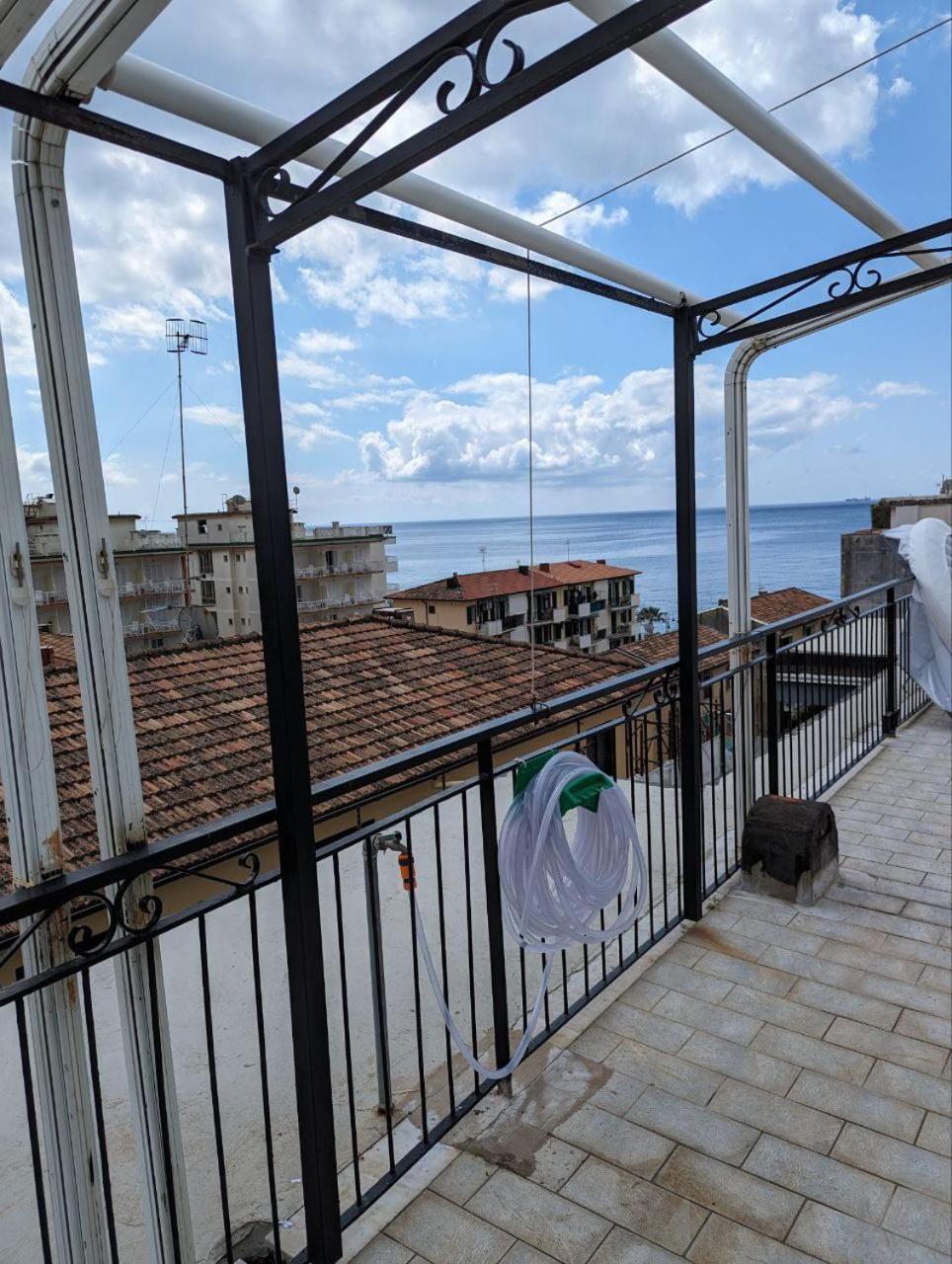 Piccolo Appartamento Con Grande Terrazzo Panoramico 마이오리 외부 사진